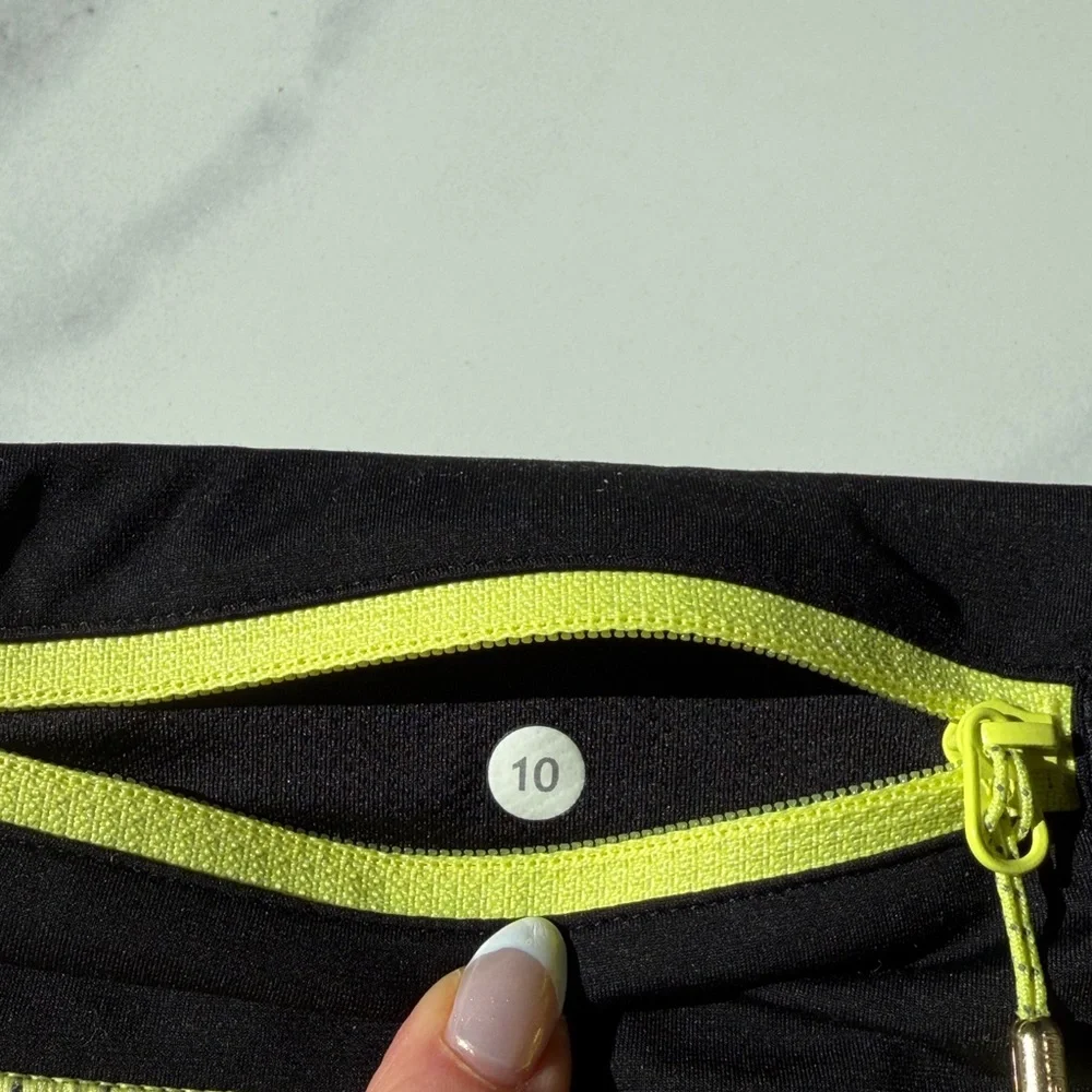 Lululemon Run Speed Short 4-way Stretch Dottie Dash Clarity Yellow Black Size 10